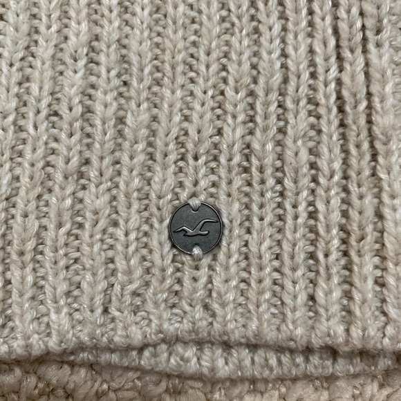 AVAIL AFTER 12/4 Hollister sweater - Picture 4 of 4